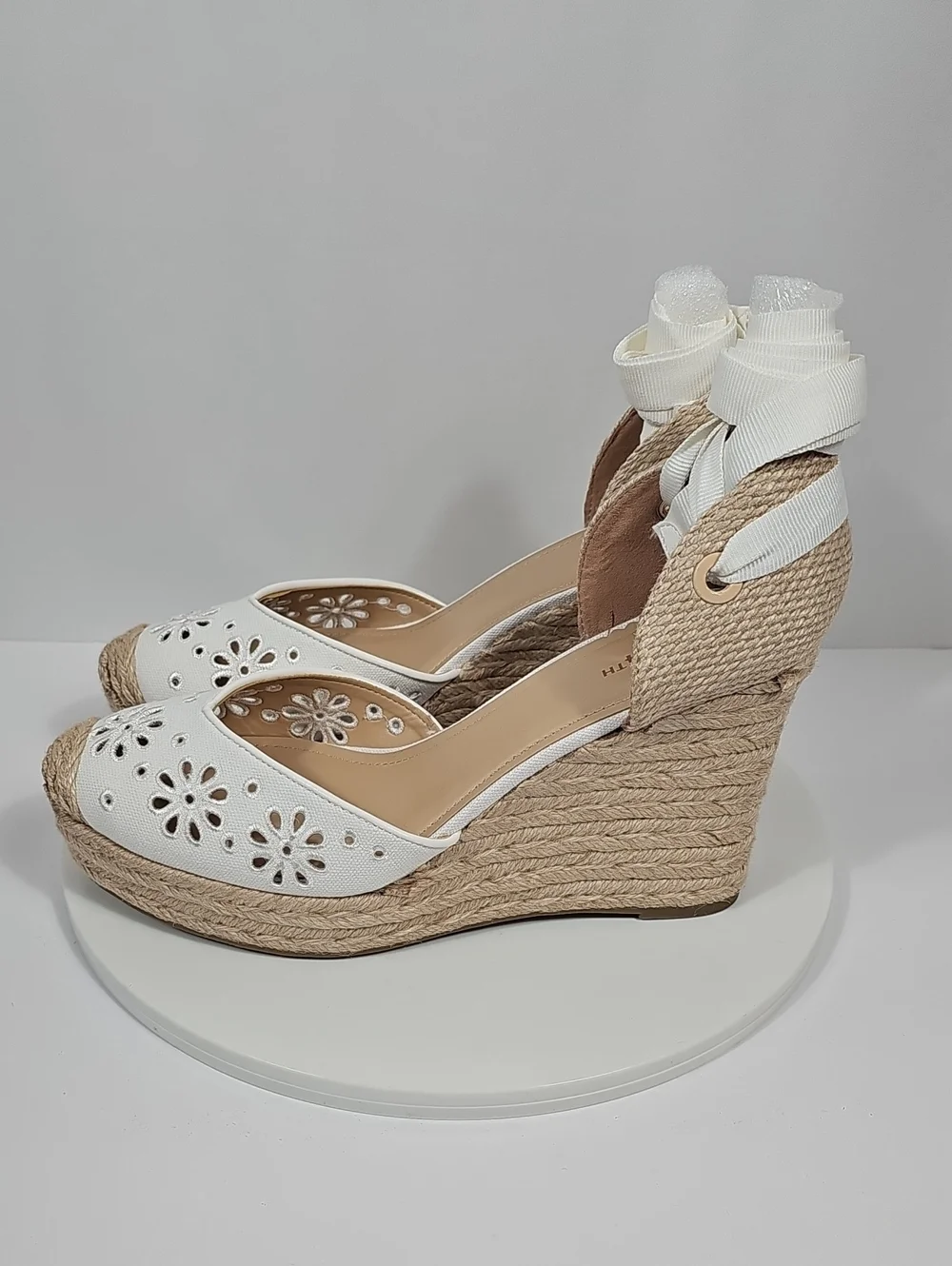 NIB On 34th Melindaa Eyelet Espadrille Wedge Lace Up Sandals White 10 Neutral